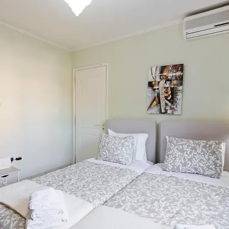 Stilvi Ii - α Full Of Positive Energy House