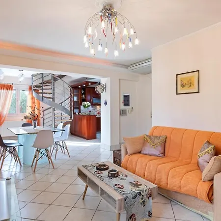 Stilvi Ii - α Full Of Positive Energy House * Халкида